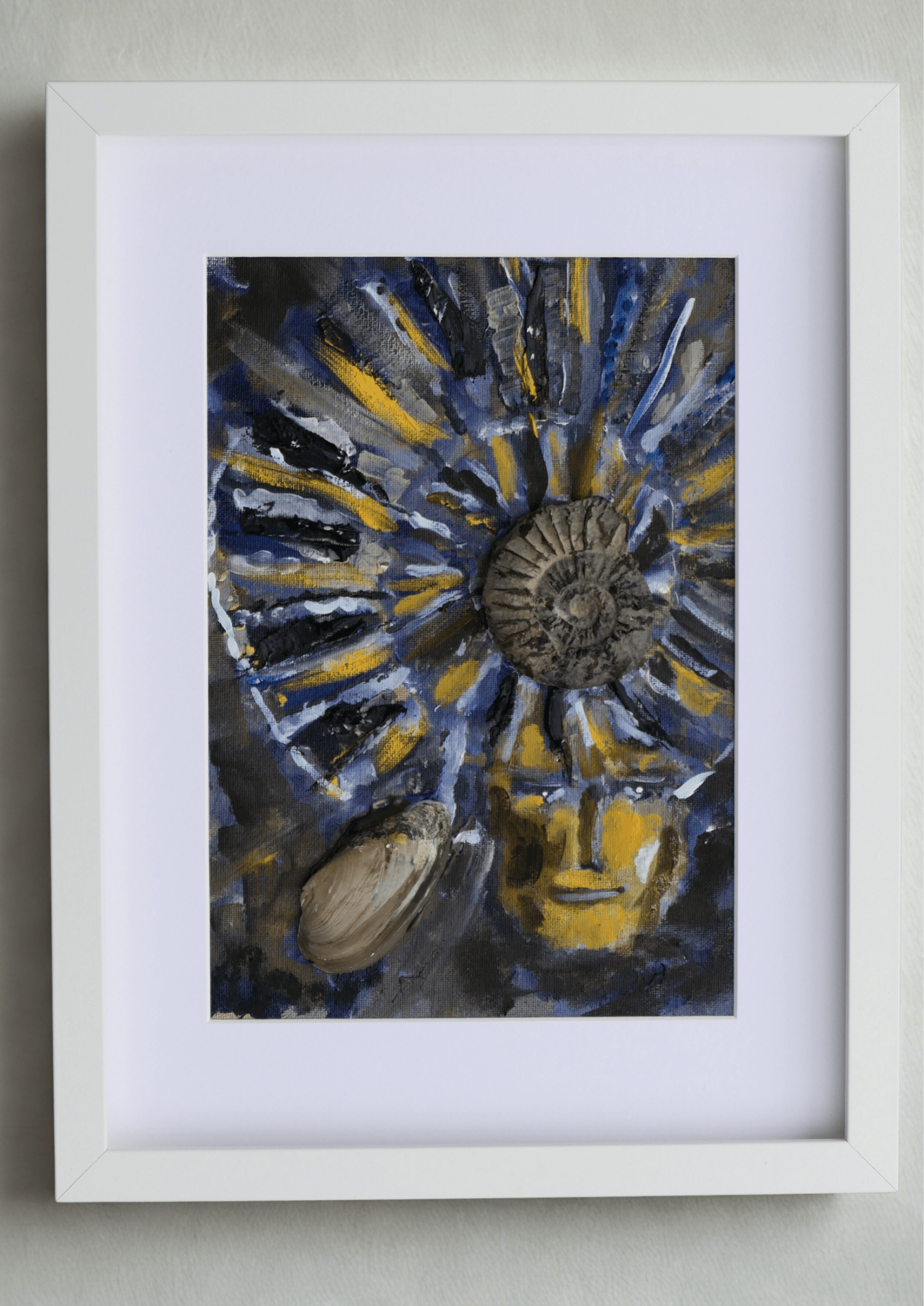 Queen with Ammonite Crown in black, grey - Bunter Fine Art