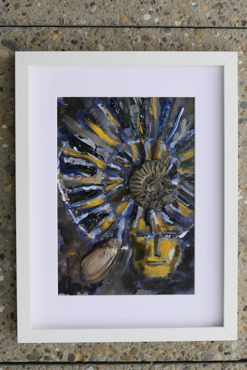 Queen with Ammonite Crown in black, grey - Bunter Fine Art