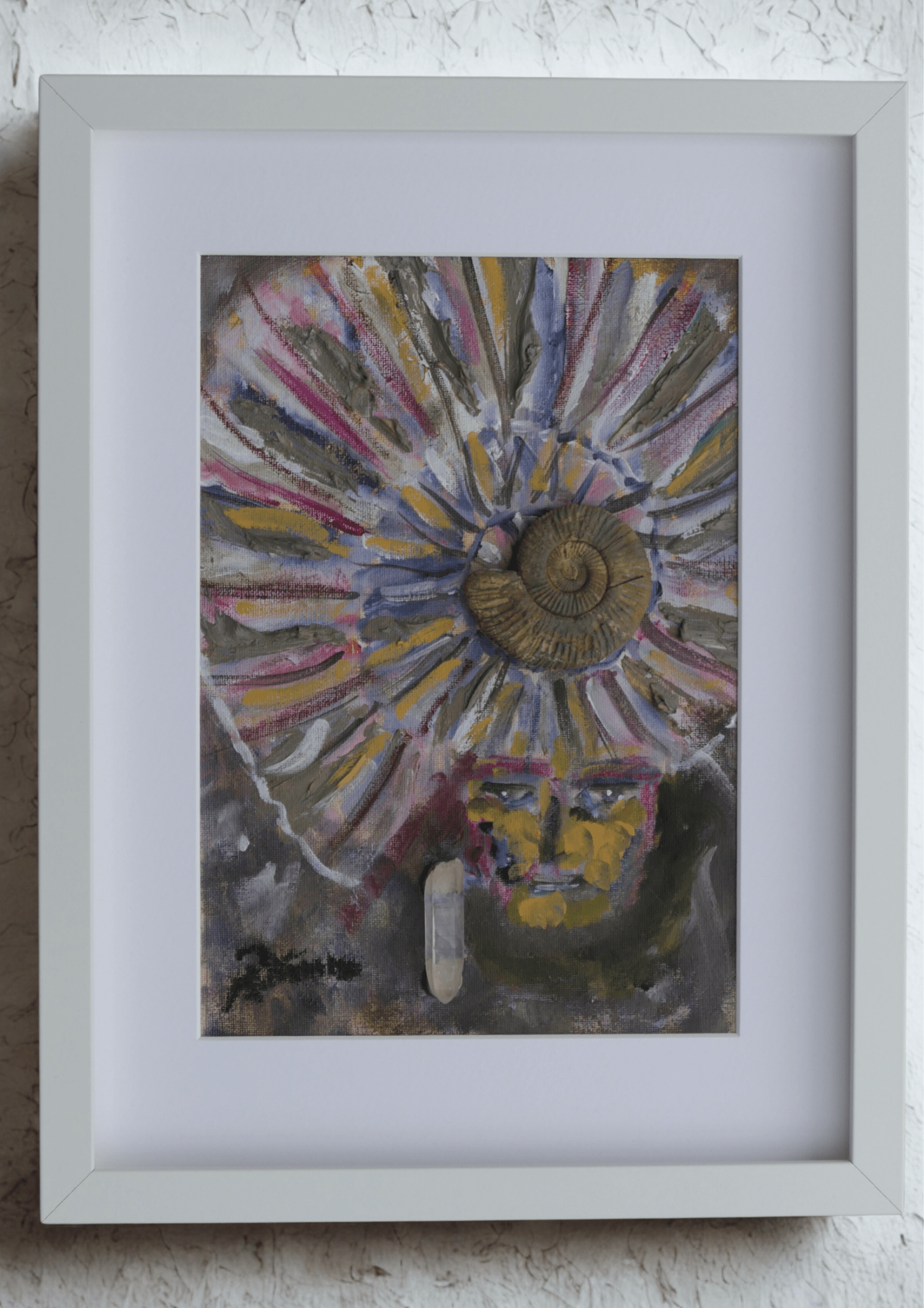 Queen with Ammonite Crown in pink grey - Bunter Fine Art
