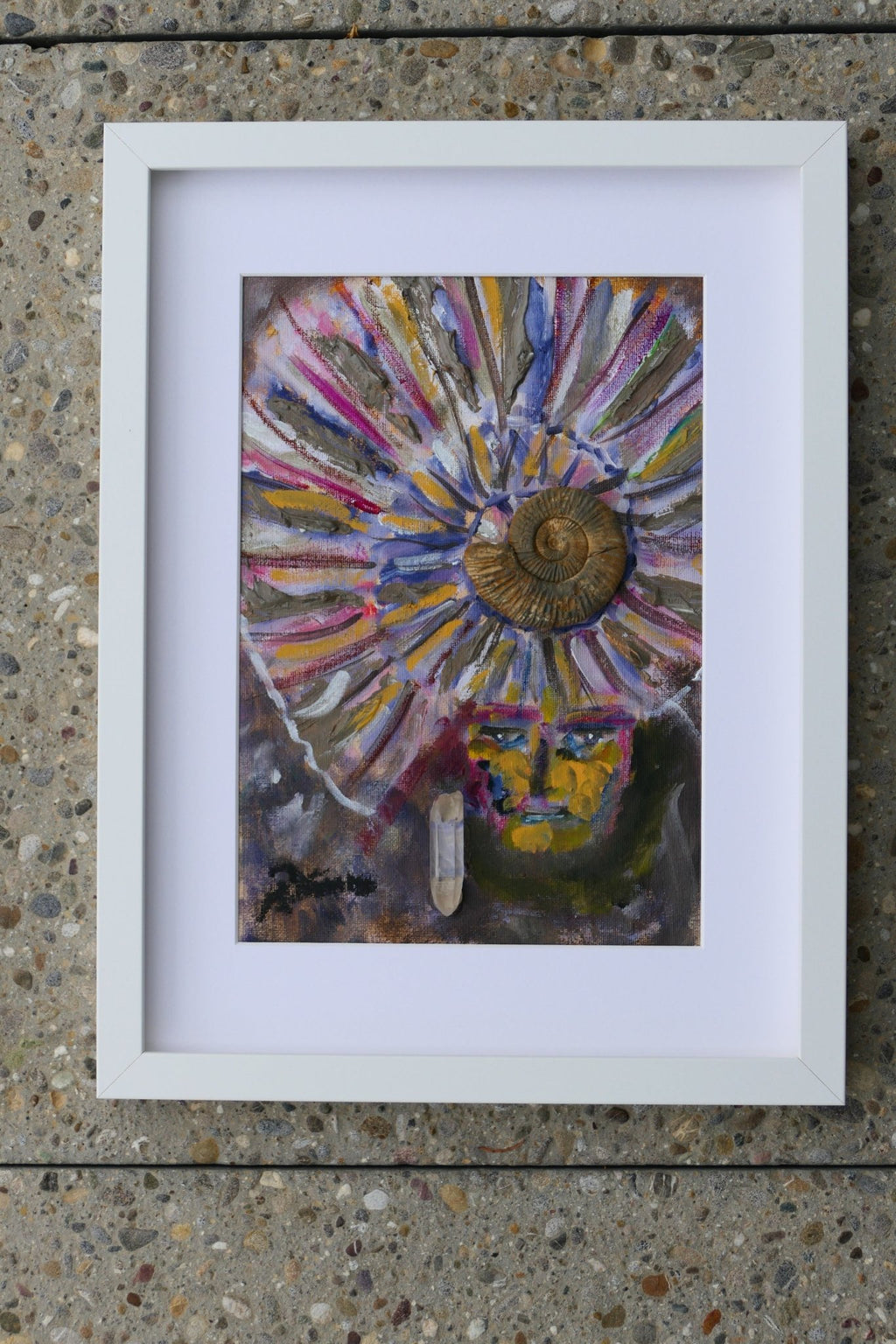 Queen with Ammonite Crown in pink grey - Bunter Fine Art