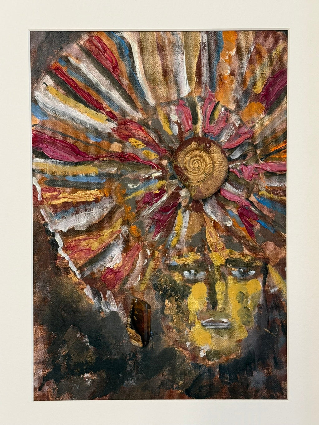 Queen with Ammonite Crown in violett brown - Bunter Fine Art